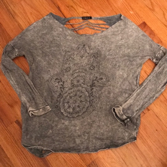 UK2LA Tops - Hamsa shirt